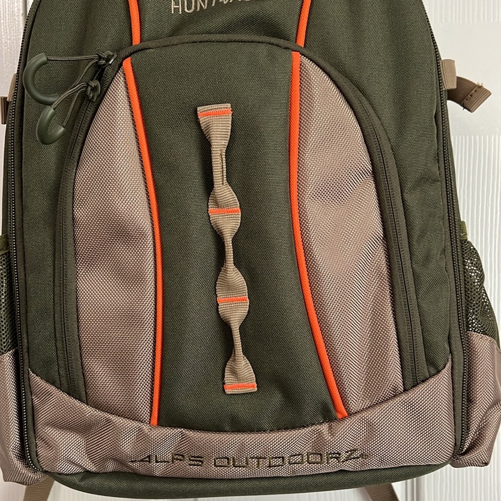 Backpack With Adjustable Compartments - image 3